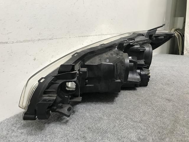 ウィッシュ ZGE20 純正 ヘッドライト 左 ICHIKOH 68-16 トヨタ ZGE20 ZEG25 ウィッシュ 純正 左 ヘッドライト - メルカリ