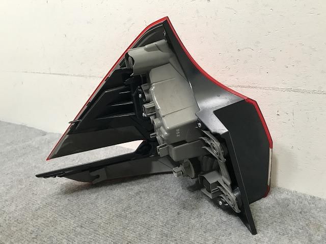 GB5 フリード 右テールランプ コイト 220-62201 (43763) GB5 フリード 右テールランプ コイト 220-62201 (43763) - メルカリ