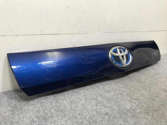 プリウスα ZVW40 後期 リアガーニッシュ　スムージング！　070カラー プリウスα ZVW40 後期 リアガーニッシュ スムージング！ 070