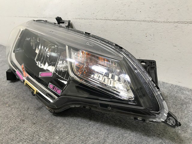 フィット GK3/GK4/GK5/GK6 純正 後期 右 ヘッドライト/ランプ LED レベライザー 刻印N2 STANLEY W3674  ホンダ(137871)