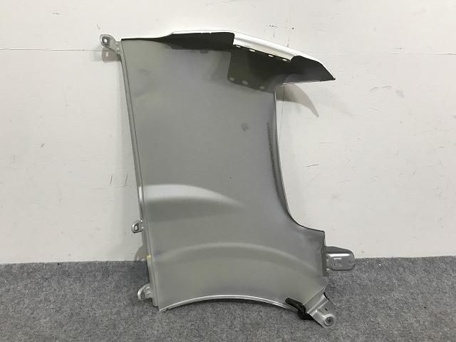 エブリィ　クリッパー17v 17w左フロントフェンダー　シルバーZ2S スズキエブリィ日産クリッパー17v 17w左フロントフェンダー