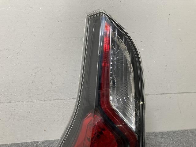 HFC27セレナ左テールランプ （日産セレナ 「型式 : DAA-HFC27