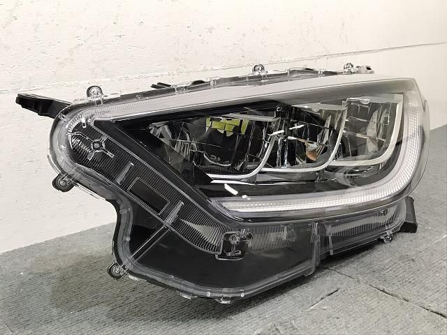 トヨタ　ヤリス MXPH 15 純正 LED 左ヘットライト　新品 トヨタ ヤリス MXPH15 左ヘッドランプ LED - メルカリ