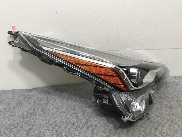 プリウス 50系/ZVW50/ZVW51/ZVW55 純正 後期 右 ヘッドライト