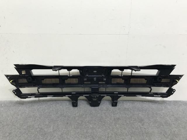 ノア80純正ラジエーターグリル 後期