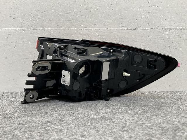 レヴォーグ/LEVORG VN5 純正 左 テールランプ/ライト/レンズ LED 刻印