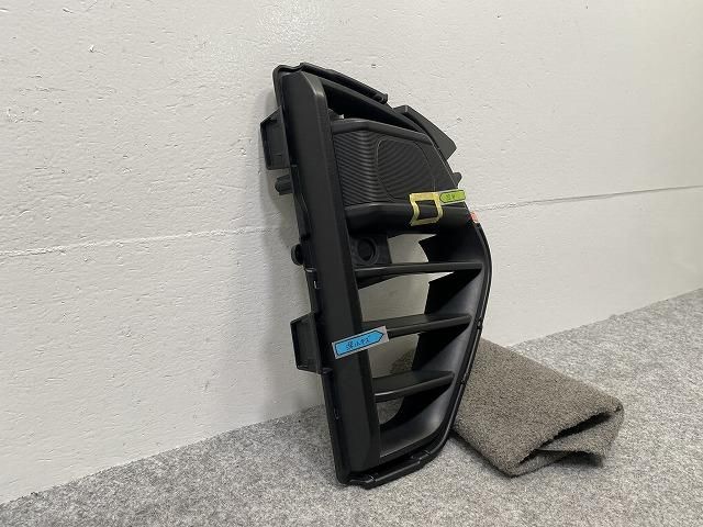 新品!キャラバン NV350 標準 E26 純正 後期 フロント フォグ