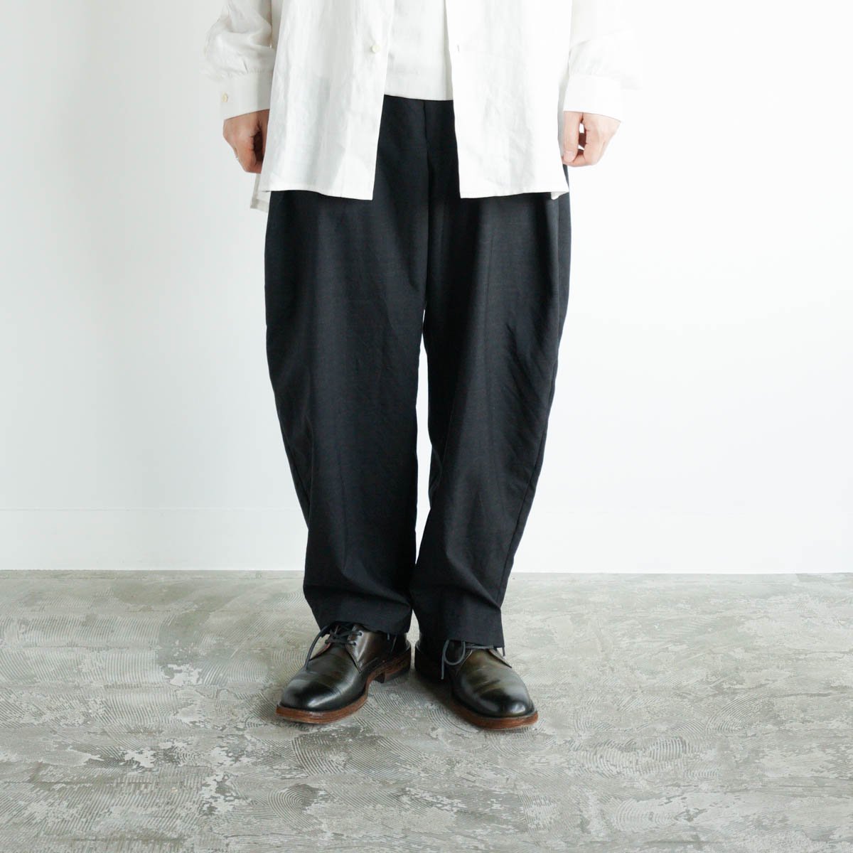 新入荷 サイズL！COLINA W-TUCK PANTS / WASHABLE WOOL スラックス