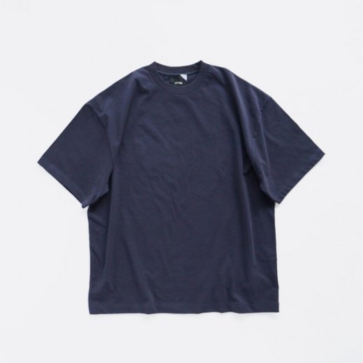 <img class='new_mark_img1' src='https://img.shop-pro.jp/img/new/icons39.gif' style='border:none;display:inline;margin:0px;padding:0px;width:auto;' />FRESCA PLATE OVERSIZED T-SHIRT