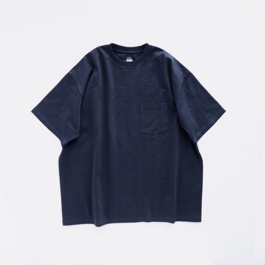 <img class='new_mark_img1' src='https://img.shop-pro.jp/img/new/icons1.gif' style='border:none;display:inline;margin:0px;padding:0px;width:auto;' />S/S OVERSIZED POCKET TEE