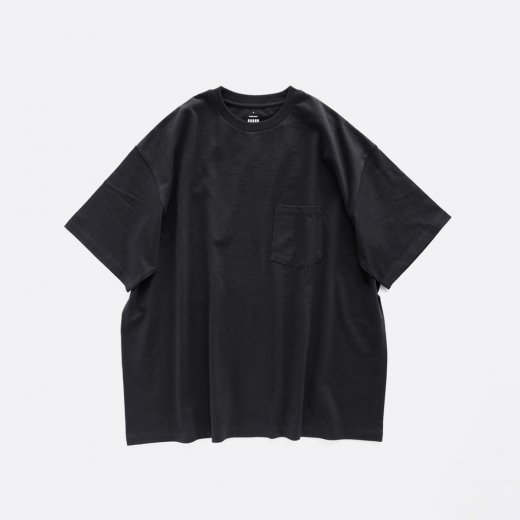 <img class='new_mark_img1' src='https://img.shop-pro.jp/img/new/icons1.gif' style='border:none;display:inline;margin:0px;padding:0px;width:auto;' />S/S OVERSIZED POCKET TEE