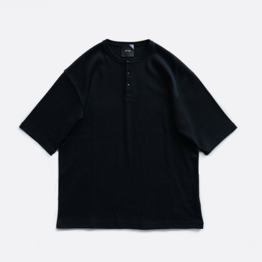 <img class='new_mark_img1' src='https://img.shop-pro.jp/img/new/icons39.gif' style='border:none;display:inline;margin:0px;padding:0px;width:auto;' />SUVIN BD HONEYCOMB OVERSIZED HENRY NECK T-SHIRT 