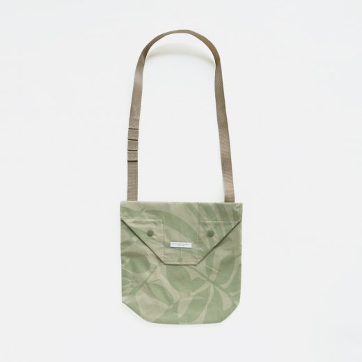 <img class='new_mark_img1' src='https://img.shop-pro.jp/img/new/icons39.gif' style='border:none;display:inline;margin:0px;padding:0px;width:auto;' />SHOULDER POUCH -LEAF PRINT COTTON POPLIN