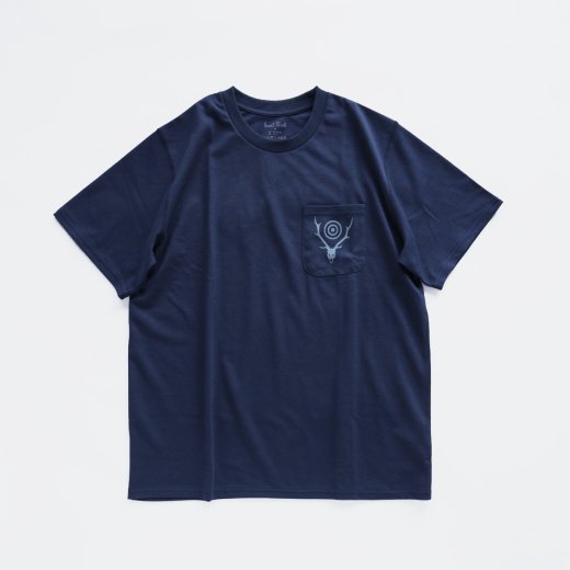 <img class='new_mark_img1' src='https://img.shop-pro.jp/img/new/icons39.gif' style='border:none;display:inline;margin:0px;padding:0px;width:auto;' />S/S ROUND POCKET TEE - CIRCLE HORN