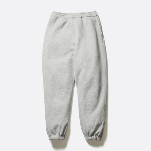 <img class='new_mark_img1' src='https://img.shop-pro.jp/img/new/icons1.gif' style='border:none;display:inline;margin:0px;padding:0px;width:auto;' />TECH SWEAT PANTS