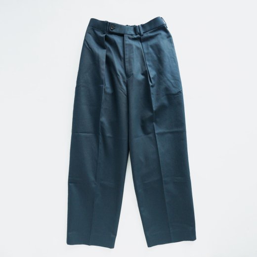 <img class='new_mark_img1' src='https://img.shop-pro.jp/img/new/icons1.gif' style='border:none;display:inline;margin:0px;padding:0px;width:auto;' />CLASSIC FIT TROUSERS �