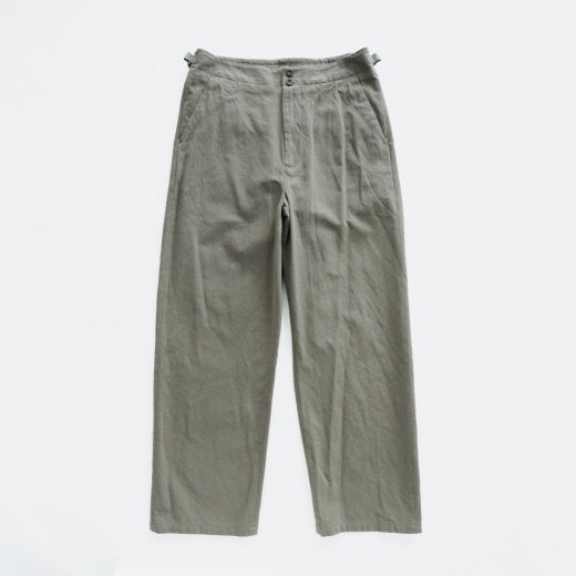 <img class='new_mark_img1' src='https://img.shop-pro.jp/img/new/icons1.gif' style='border:none;display:inline;margin:0px;padding:0px;width:auto;' />DRY CHAMBRAY GABARDINE MIL-TROUSER