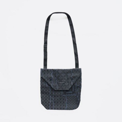 <img class='new_mark_img1' src='https://img.shop-pro.jp/img/new/icons1.gif' style='border:none;display:inline;margin:0px;padding:0px;width:auto;' />SHOULDER POUCH -CP GEO JACQUARD