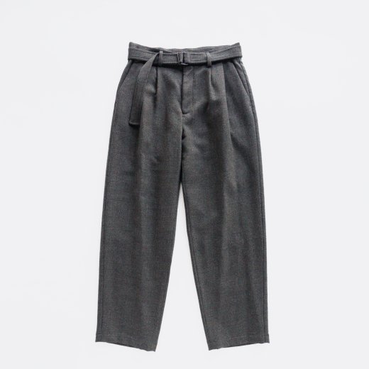 <img class='new_mark_img1' src='https://img.shop-pro.jp/img/new/icons1.gif' style='border:none;display:inline;margin:0px;padding:0px;width:auto;' />MELANGE WOOL BELTED TUCK PANTS