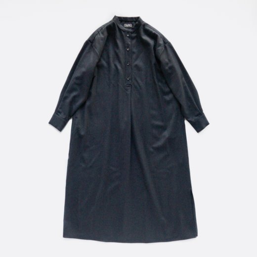 <img class='new_mark_img1' src='https://img.shop-pro.jp/img/new/icons1.gif' style='border:none;display:inline;margin:0px;padding:0px;width:auto;' />BOTANY WOOL STAND COLLAR SHIRT DRESS
