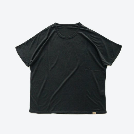 <img class='new_mark_img1' src='https://img.shop-pro.jp/img/new/icons1.gif' style='border:none;display:inline;margin:0px;padding:0px;width:auto;' />SUPER120S WASHABLE WOOL DOLMAN SLEEVE TEE 