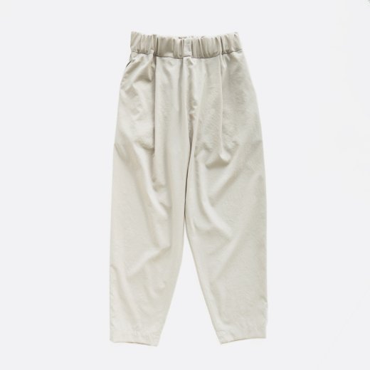 <img class='new_mark_img1' src='https://img.shop-pro.jp/img/new/icons1.gif' style='border:none;display:inline;margin:0px;padding:0px;width:auto;' />MATT POLYESTER TYPEWRITER WASH LIKE FINISHED TAPERED PANTS