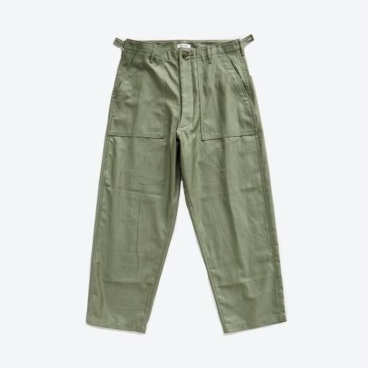<img class='new_mark_img1' src='https://img.shop-pro.jp/img/new/icons1.gif' style='border:none;display:inline;margin:0px;padding:0px;width:auto;' />GIZA BACK SATIN BAKER PANTS