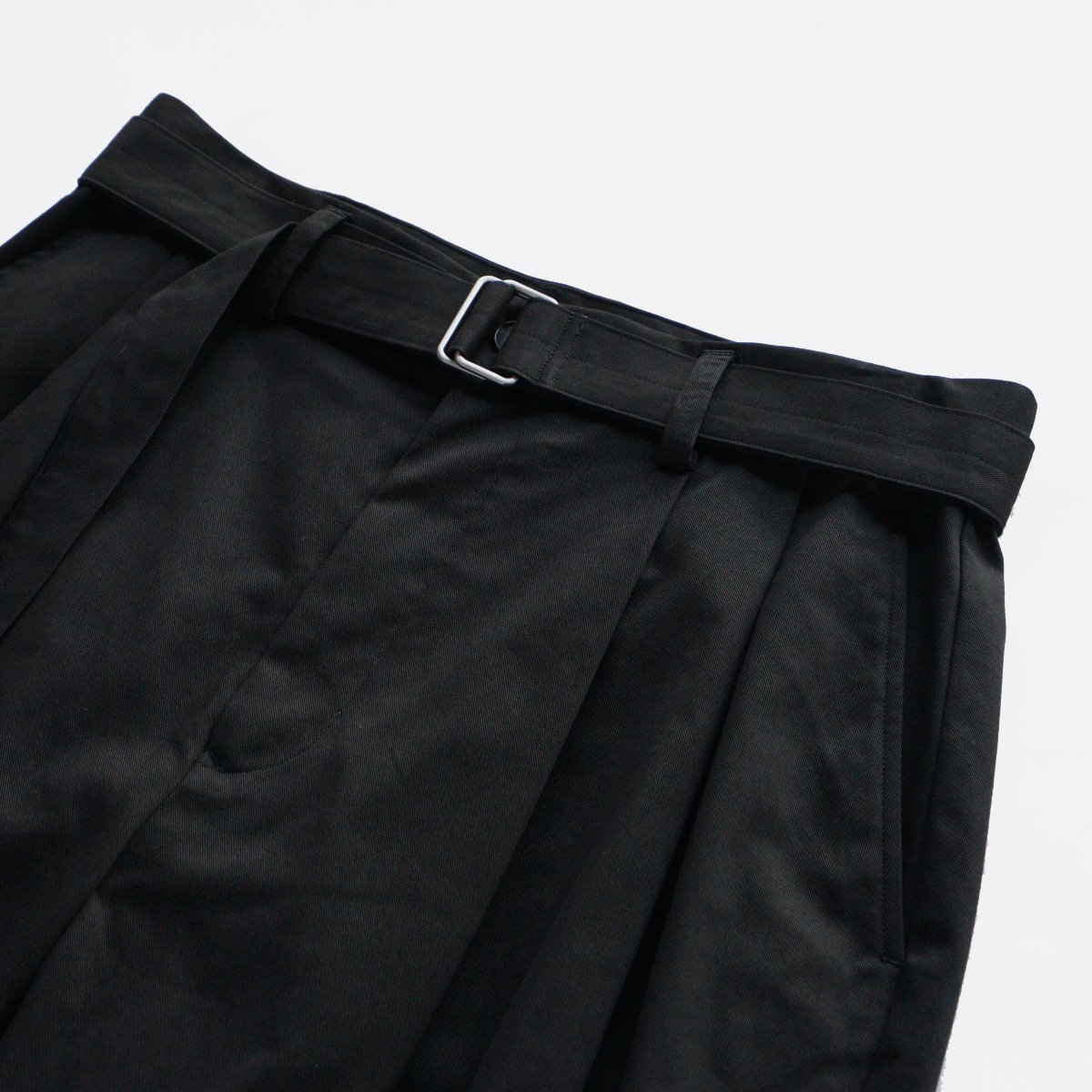 WIRROW cotton chino belted tuck pants - パンツ