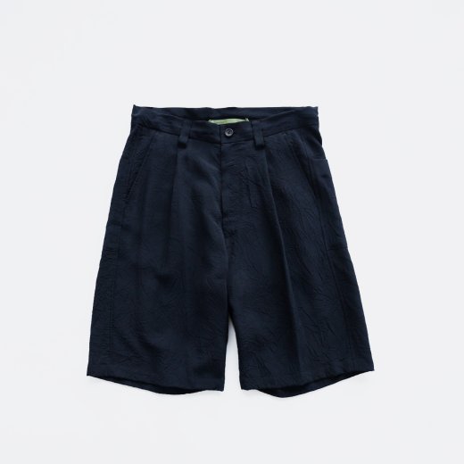 <img class='new_mark_img1' src='https://img.shop-pro.jp/img/new/icons1.gif' style='border:none;display:inline;margin:0px;padding:0px;width:auto;' />WASHED RAYON / PLEAT SHORT TROUSERS