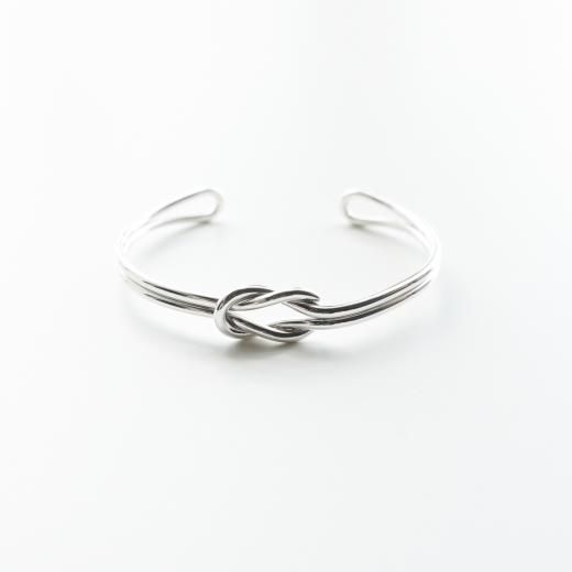 <img class='new_mark_img1' src='https://img.shop-pro.jp/img/new/icons1.gif' style='border:none;display:inline;margin:0px;padding:0px;width:auto;' />DOUBLE KNOT BANGLE -LARGE-