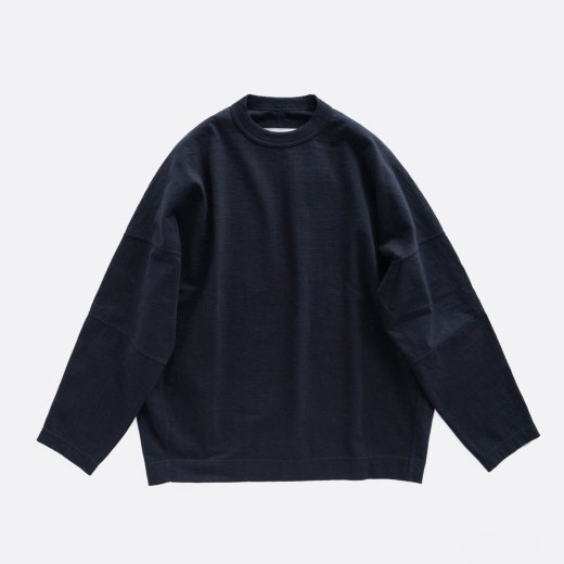 <img class='new_mark_img1' src='https://img.shop-pro.jp/img/new/icons1.gif' style='border:none;display:inline;margin:0px;padding:0px;width:auto;' />DEFORMATION TAPERRED OVERSIZED LONG SLEEVE