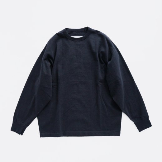 <img class='new_mark_img1' src='https://img.shop-pro.jp/img/new/icons1.gif' style='border:none;display:inline;margin:0px;padding:0px;width:auto;' />TAPERRED OVERSIZED LONG SLEEVE