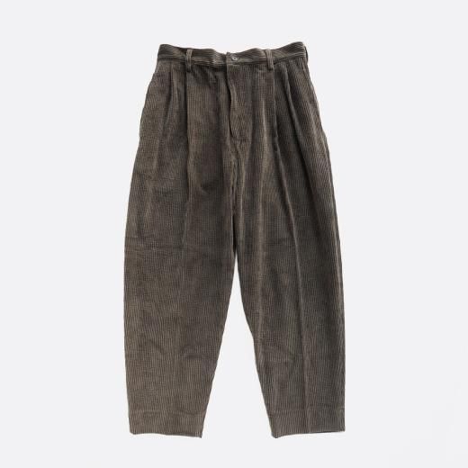 <img class='new_mark_img1' src='https://img.shop-pro.jp/img/new/icons1.gif' style='border:none;display:inline;margin:0px;padding:0px;width:auto;' />FANAGE CORDUROY TAPERED TROUSERS