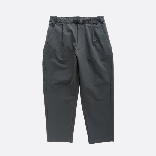 <img class='new_mark_img1' src='https://img.shop-pro.jp/img/new/icons1.gif' style='border:none;display:inline;margin:0px;padding:0px;width:auto;' />ONE TUCK TAPERED ANKLE PANTS