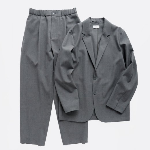 <img class='new_mark_img1' src='https://img.shop-pro.jp/img/new/icons1.gif' style='border:none;display:inline;margin:0px;padding:0px;width:auto;' />WOOL TROPICAL TAILORED JACKET ＋ TAPERED EASY PANTS