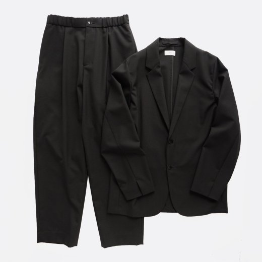<img class='new_mark_img1' src='https://img.shop-pro.jp/img/new/icons1.gif' style='border:none;display:inline;margin:0px;padding:0px;width:auto;' />WOOL TROPICAL TAILORED JACKET ＋ TAPERED EASY PANTS