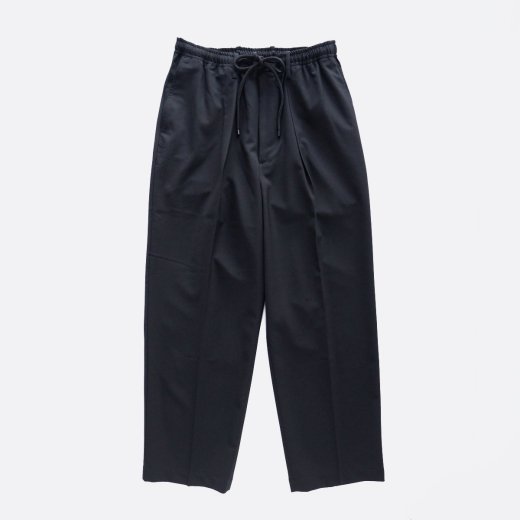 <img class='new_mark_img1' src='https://img.shop-pro.jp/img/new/icons1.gif' style='border:none;display:inline;margin:0px;padding:0px;width:auto;' />CLASSIC FIT EASY TROUSERS