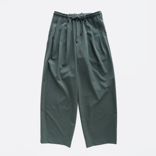 <img class='new_mark_img1' src='https://img.shop-pro.jp/img/new/icons1.gif' style='border:none;display:inline;margin:0px;padding:0px;width:auto;' />TRIPLE PLEATED EASY TROUSERS