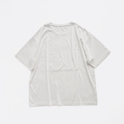 <img class='new_mark_img1' src='https://img.shop-pro.jp/img/new/icons1.gif' style='border:none;display:inline;margin:0px;padding:0px;width:auto;' />PEACE COTTON PATCHWORK T-SHIRT