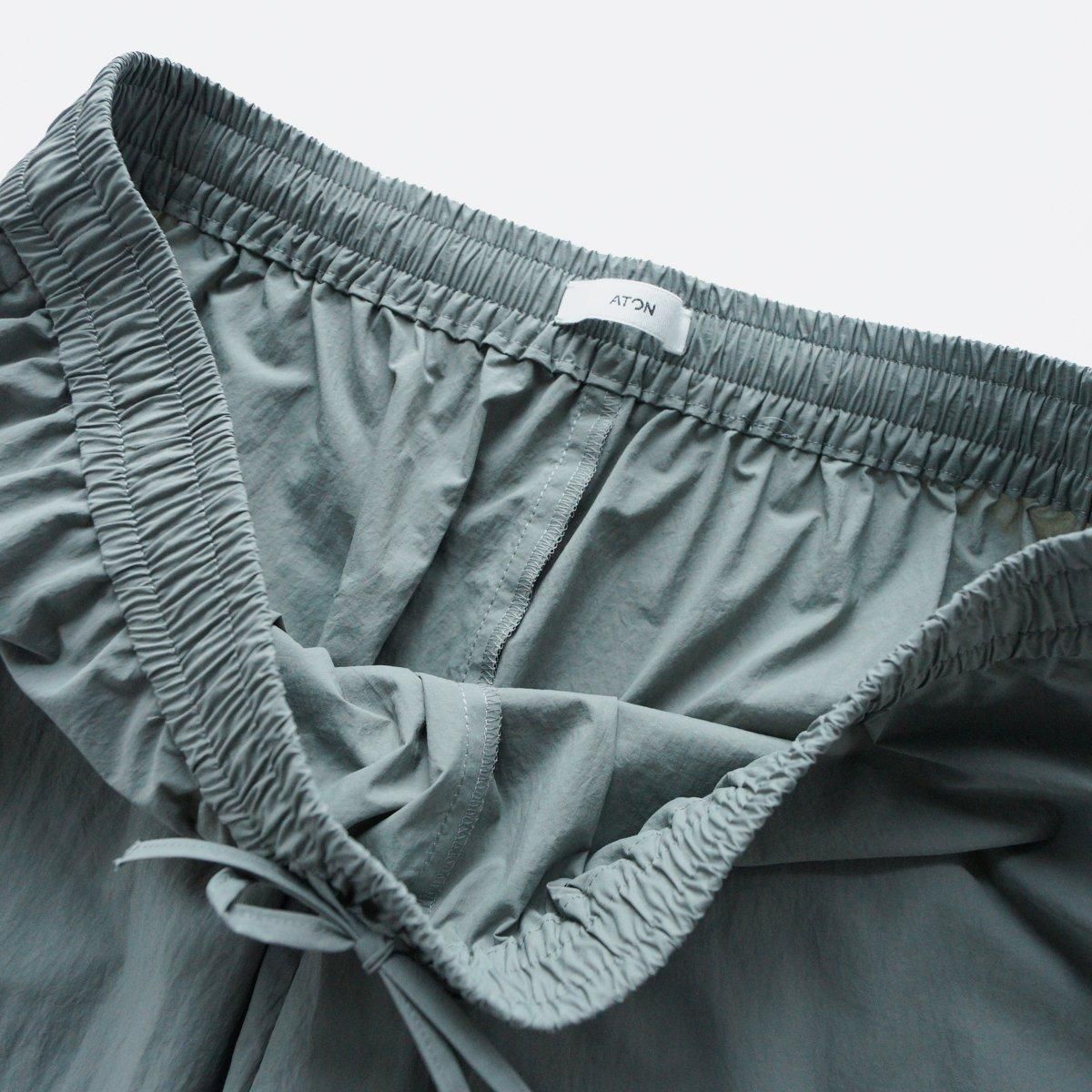 TRAVEL NYLON | WIDE EASY SHORTS – ATON | エイトン