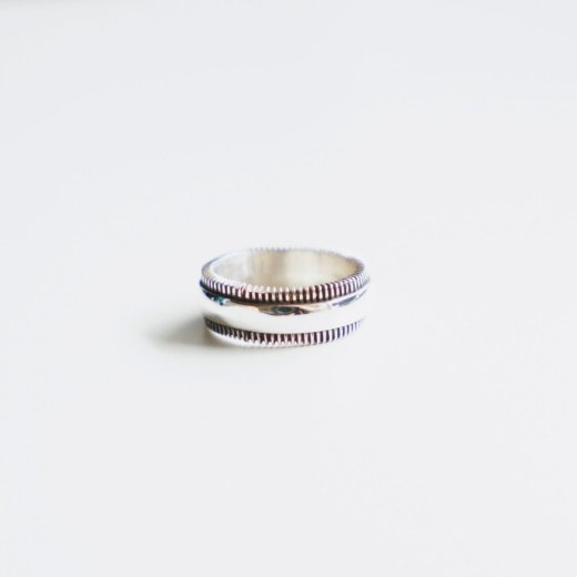 <img class='new_mark_img1' src='https://img.shop-pro.jp/img/new/icons1.gif' style='border:none;display:inline;margin:0px;padding:0px;width:auto;' />NAVAJO SILVER RING