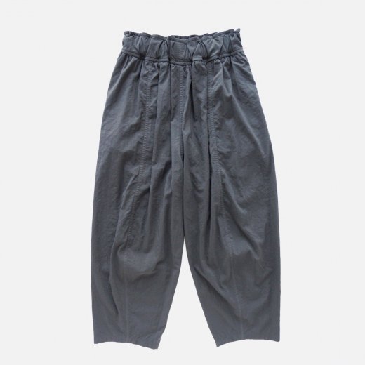 <img class='new_mark_img1' src='https://img.shop-pro.jp/img/new/icons1.gif' style='border:none;display:inline;margin:0px;padding:0px;width:auto;' />AIR TEXTURED NYLON YARN MATTE OX CLOTH 3D TAPERED PANTS