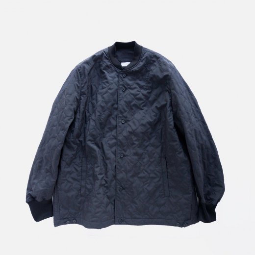 <img class='new_mark_img1' src='https://img.shop-pro.jp/img/new/icons1.gif' style='border:none;display:inline;margin:0px;padding:0px;width:auto;' />COTTON LIKE POLYESTER TYPEWRITER KOMA THERMO QUILT COACH JACKET