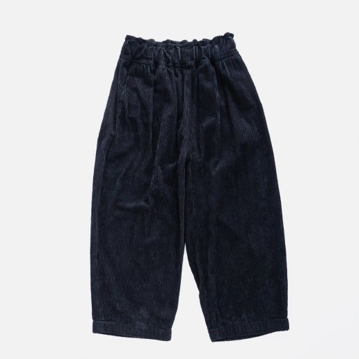 <img class='new_mark_img1' src='https://img.shop-pro.jp/img/new/icons1.gif' style='border:none;display:inline;margin:0px;padding:0px;width:auto;' />COTTON & RAYON GLOSSY CORDUROY STRAIGHT GATHER PANTS