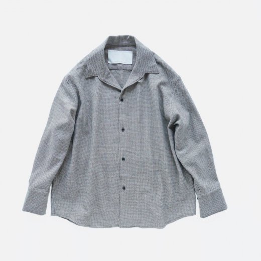 <img class='new_mark_img1' src='https://img.shop-pro.jp/img/new/icons1.gif' style='border:none;display:inline;margin:0px;padding:0px;width:auto;' />SEAMLESS COLLAR OVERSIZED SHIRT