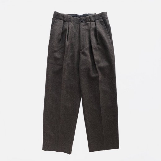 <img class='new_mark_img1' src='https://img.shop-pro.jp/img/new/icons1.gif' style='border:none;display:inline;margin:0px;padding:0px;width:auto;' />MELANGE CHAIN TWILL TUCKED TROUSERS