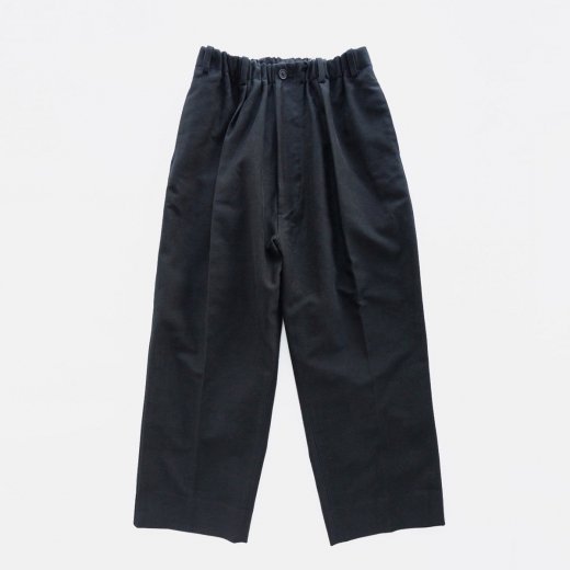 <img class='new_mark_img1' src='https://img.shop-pro.jp/img/new/icons1.gif' style='border:none;display:inline;margin:0px;padding:0px;width:auto;' />DRAPING ELASTIC INTUCK WIDE TROUSERS