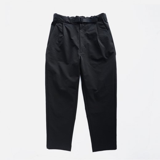 <img class='new_mark_img1' src='https://img.shop-pro.jp/img/new/icons1.gif' style='border:none;display:inline;margin:0px;padding:0px;width:auto;' />ONE TUCK TAPERED STRETCH PANTS