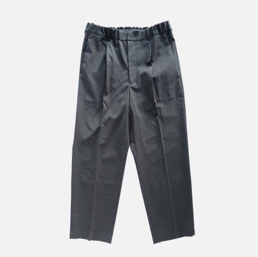 <img class='new_mark_img1' src='https://img.shop-pro.jp/img/new/icons1.gif' style='border:none;display:inline;margin:0px;padding:0px;width:auto;' />ONE TUCK STRAIGHT PANTS