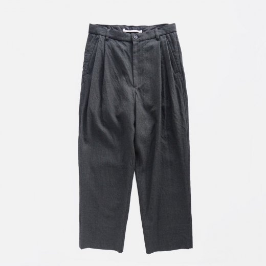 <img class='new_mark_img1' src='https://img.shop-pro.jp/img/new/icons1.gif' style='border:none;display:inline;margin:0px;padding:0px;width:auto;' />TOUGH WOOL TWILL  / WIDE PLEAT TROUSERS